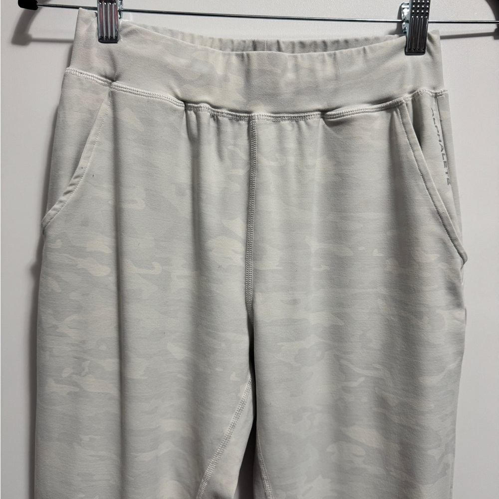 Alphalete Camo Jogger Pants Grey - Picture 4 of 11